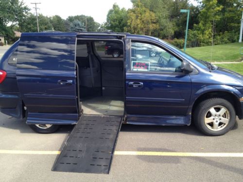 2005 dodge grand caravan se wheelchair accessible