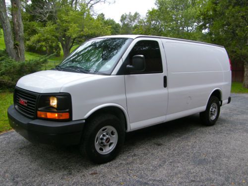 2008 gmc savana 2500 base standard cargo van 4-door 4.8l