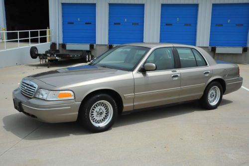 Crown vic / only 29k miles / leather seats / pristine cond / 2 owner / michelins