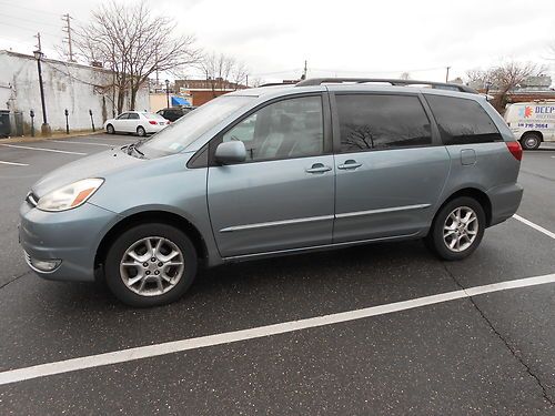 2004 toyota sienna xle  awd 105k runs great needs minor body work