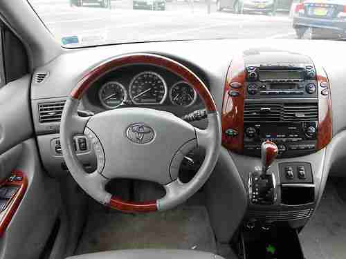 2004 TOYOTA SIENNA XLE AWD 105K RUNS GREAT NEEDS MINOR BODY WORK, image 10