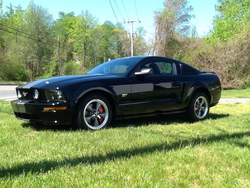 2005 ford mustang gt.