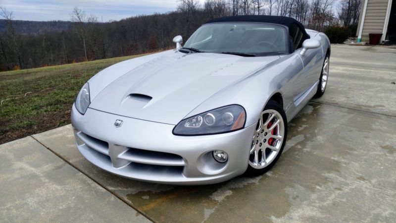 2004 dodge viper srt10