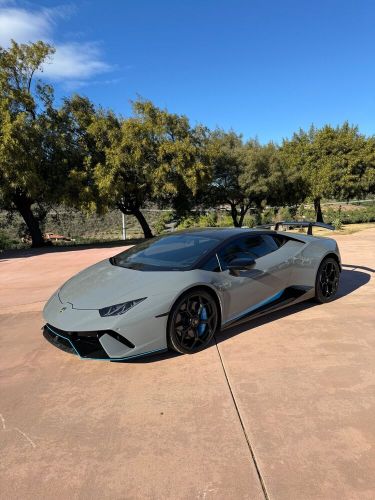 2018 lamborghini huracan lp 640-4 performante