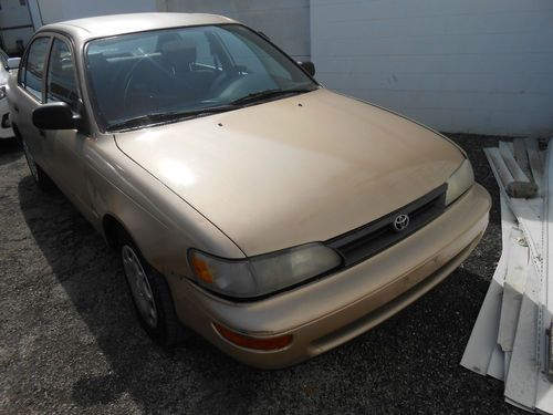 1993 toyota corolla 256k miles runs and drives great. reliable  work car 32 mpg