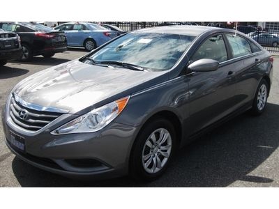 Gray 1 one owner ipod usb low miles finance wheels automatic sirius power fwd