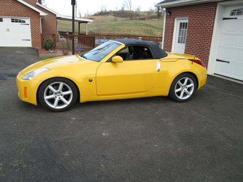 2005 nissan 350z touring convertible 2-door 3.5l