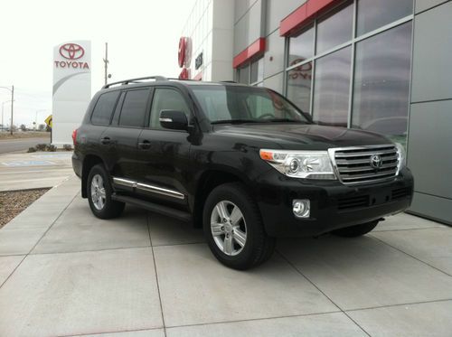 2013 toyota land cruiser  4-door 5.7l