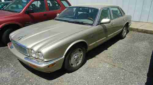 1998 Jaguar XJ8 Base Sedan 4-Door 4.0L, image 2