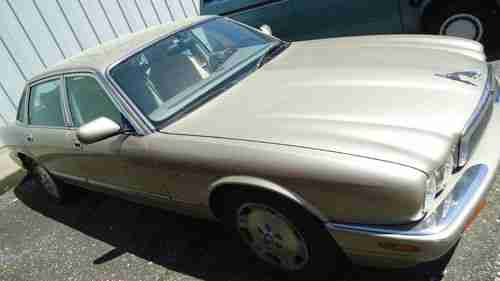 1998 Jaguar XJ8 Base Sedan 4-Door 4.0L, image 3