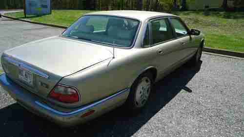 1998 Jaguar XJ8 Base Sedan 4-Door 4.0L, image 4