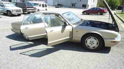 1998 Jaguar XJ8 Base Sedan 4-Door 4.0L, image 15