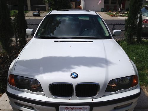 2000 bmw 323i base sedan 4-door 2.5l