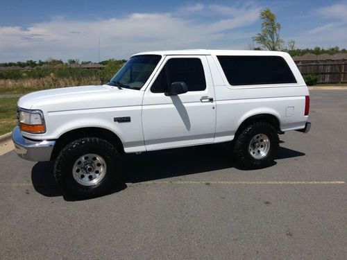 1995 ford bronco xl sport utility 2-door 5.0l