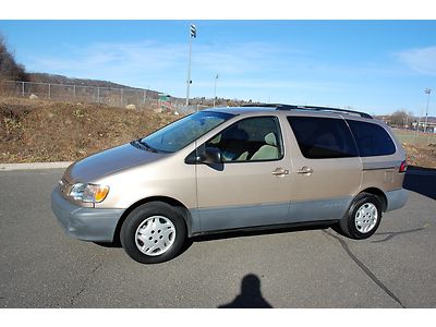 2002 toyota sienna le mini van only 58k low miles local trade 300 pictures look