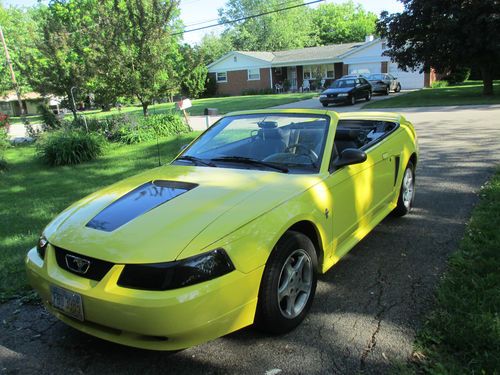 2001 ford mustang base convertible 2-door 3.8l