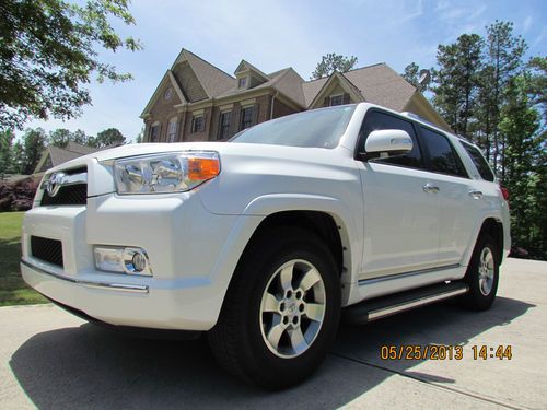 2010 toyota 4runner sr5 sport utility 4-door 4.0l pearl white/black leather