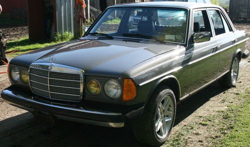 1982 mercedes-benz 300d base sedan 4-door 3.0l turbodiesel metallic grey