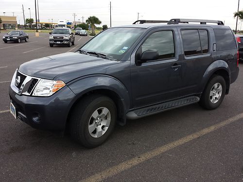 2010 dark gray nissan pathfinder used le