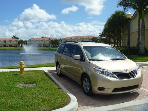 Toyota sienna  the best car for a family  in good condition , gold color
