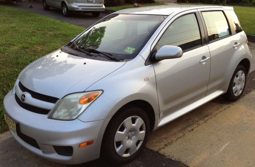 2006 scion xa base hatchback 5-door 1.5l silver with black interior