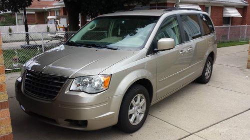 2008 chrysler town and country touring low miles, very clean, power everything