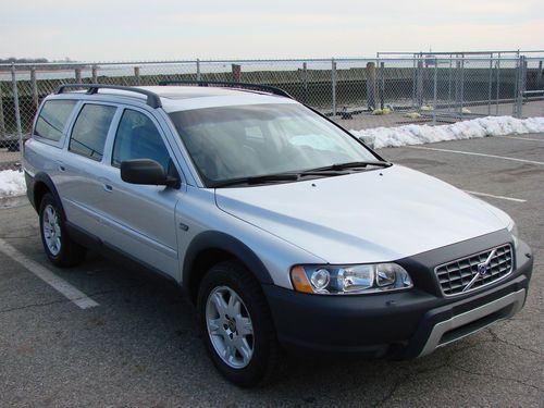 2005 Volvo XC70 Base Wagon 4-Door 2.5L, image 2