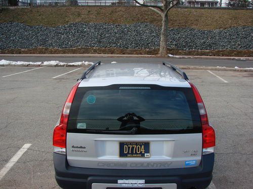 2005 Volvo XC70 Base Wagon 4-Door 2.5L, image 3