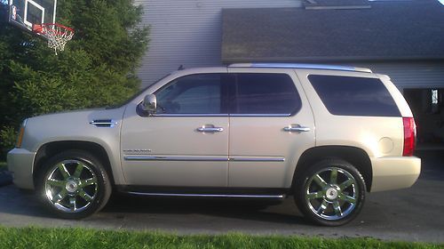 2010 cadillac escalade base sport utility 4-door 6.2l