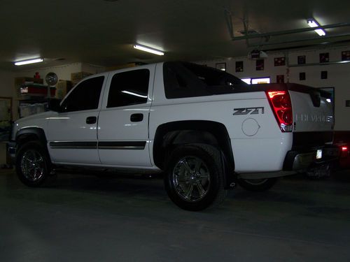 2004 Chevrolet Avalanche 1500 Z71 Crew Cab Pickup 4-Door 5.3L - ONE OWNER, US $13,985.00, image 2