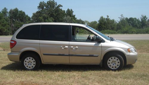 2007 chrysler: town and country mini van, v6, automatic, loaded