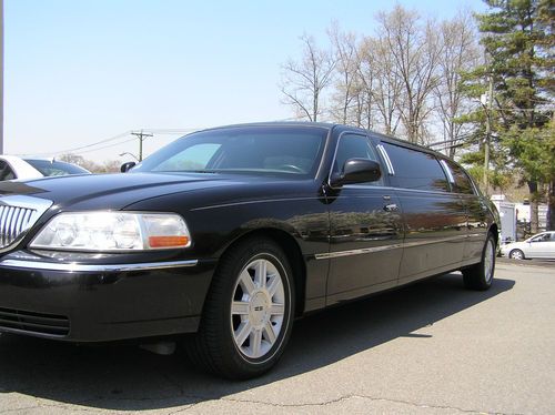 2007 lincoln town car -  6 passenger stretch limousine