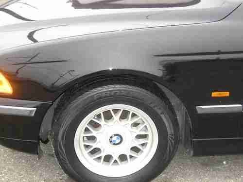 1998 BMW 528 I BLACK BEAUTY STARTS AND DRIVES NEEDS HEADGASKET AND NO RESERVE, image 2