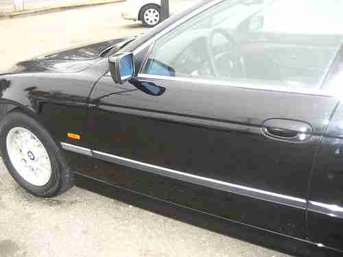 1998 BMW 528 I BLACK BEAUTY STARTS AND DRIVES NEEDS HEADGASKET AND NO RESERVE, image 3