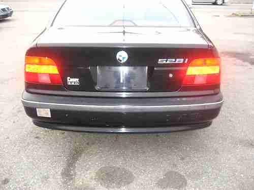 1998 BMW 528 I BLACK BEAUTY STARTS AND DRIVES NEEDS HEADGASKET AND NO RESERVE, image 6