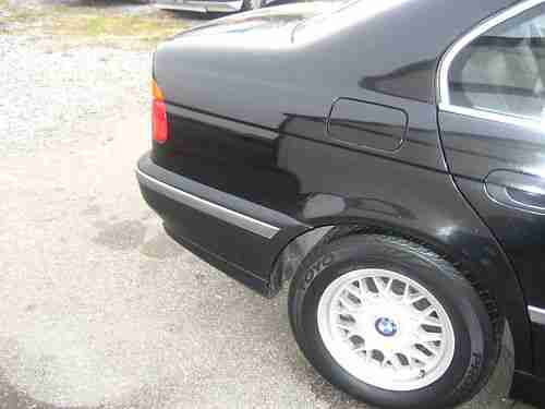 1998 BMW 528 I BLACK BEAUTY STARTS AND DRIVES NEEDS HEADGASKET AND NO RESERVE, image 8