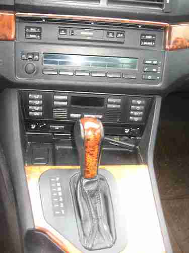 1998 BMW 528 I BLACK BEAUTY STARTS AND DRIVES NEEDS HEADGASKET AND NO RESERVE, image 19