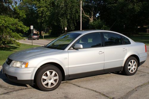 2000 volkswagen passat gls sedan 4-door 1.8l