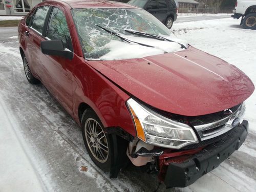 2010 ford focus se sedan 4-door 2.0l