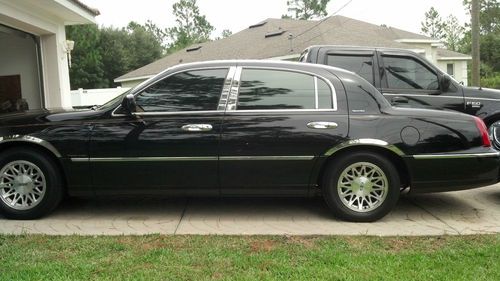 1998 lincoln town car signature sedan 4-door 4.6l