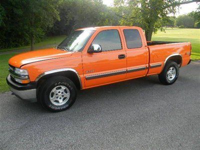 Good ol rocky top!..02 chevy silverado xcab 4x4..ut orange!..1 owner.1 of a kind