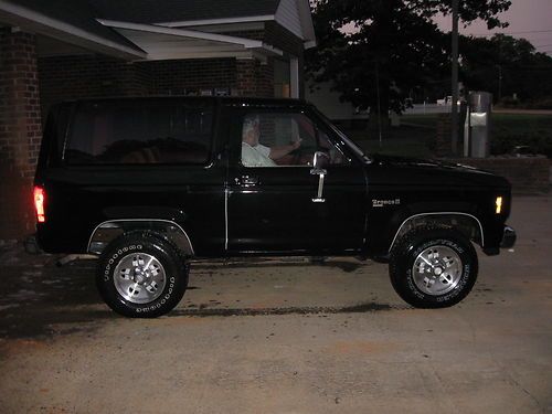 1988 ford bronco ii xl sport utility 2-door 2.9l