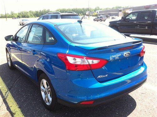 2012 ford focus se sedan 4-door 2.0l