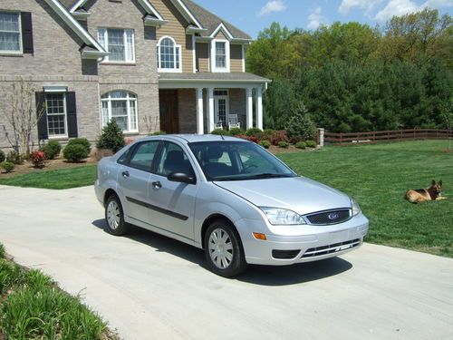 05 ford focus zx4 only original 7000 miles free shipping   no reserve  must sell