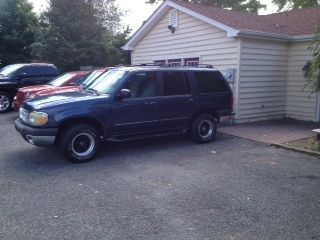 2001ford explorer xlt 5.0 v8 15' black custom wheels rear wheel drive