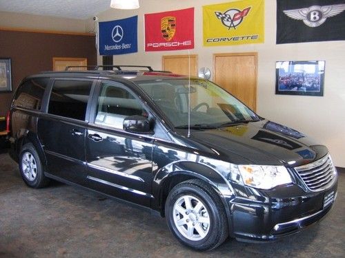 2012 chrysler town country touring l stow n go warranty hard drive only $22,770!