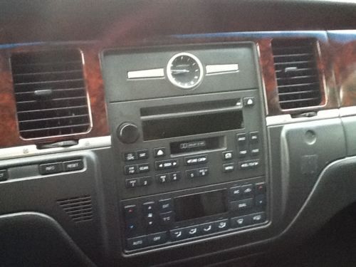 2010 Lincoln Towncar Executive L long wheelbase sedan., image 7