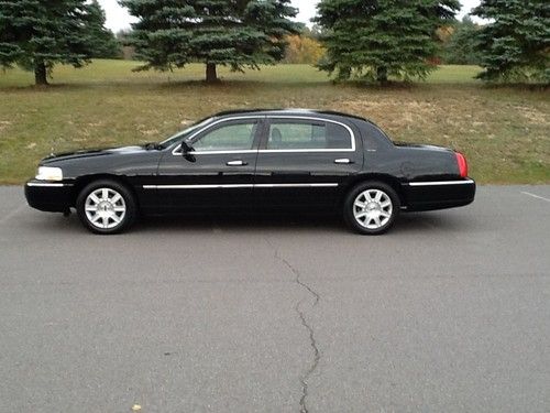 2010 Lincoln Towncar Executive L long wheelbase sedan., image 9