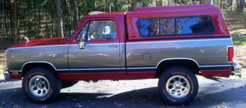 1990 dodge ram - 4x4- garage kept- 39,000 orginal miles - show quality