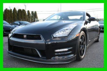 One owner keyless navigation recaro rays carbon fiber floormats brembo bluetooth